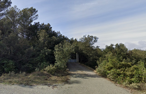 la Métairie Neuve à Montlaur, dans l'Aude, vue depuis le chemin.